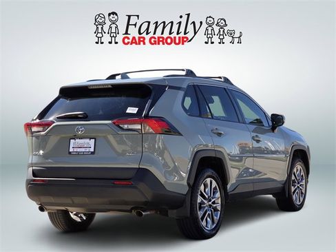 Used 2023 Toyota RAV4 XLE Premium image 4