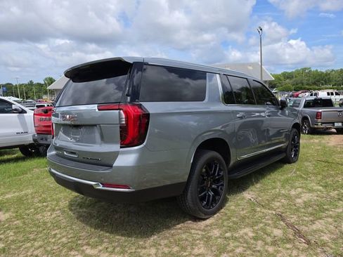 Used 2025 GMC Yukon XL Elevation w/ Elevation Premium Package AWD/4WD image 3