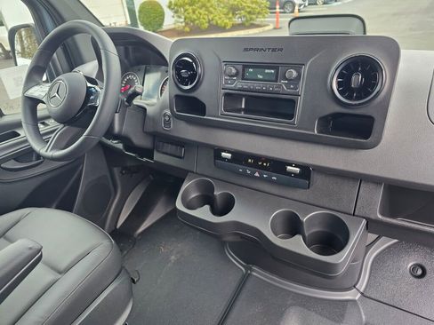 New 2025 Mercedes-Benz Sprinter 2500 image 12