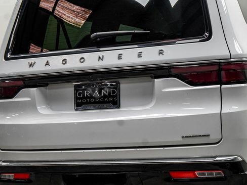 Used 2024 Jeep Wagoneer L Series II w/ Flexible Seating Group image 13