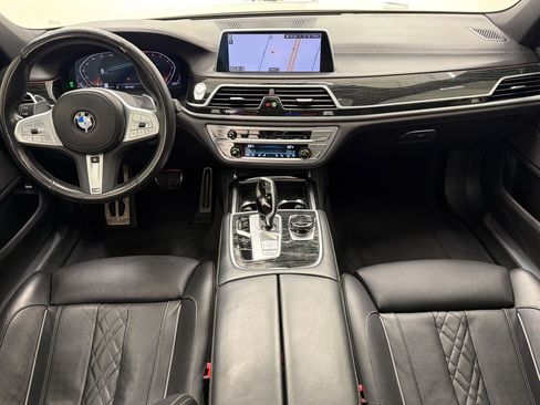 Used 2022 BMW 740i w/ M Sport Package RWD image 15