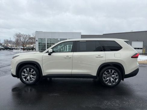 Used 2024 Toyota Grand Highlander Limited image 4