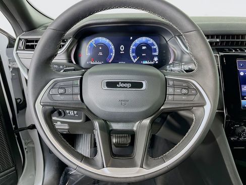 Used 2023 Jeep Grand Cherokee L Laredo image 14