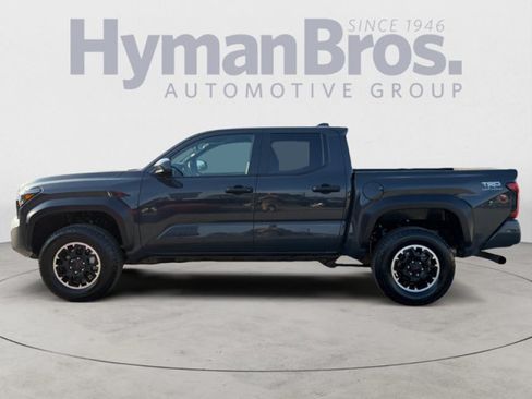 Used 2025 Toyota Tacoma TRD Off-Road AWD/4WD image 6
