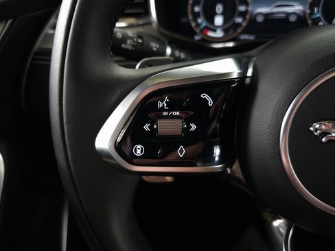 Certified 2025 Jaguar F-PACE R-Dynamic S image 19