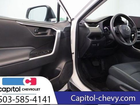 Used 2024 Toyota RAV4 LE image 9