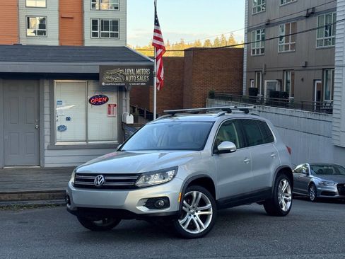 Used 2013 Volkswagen Tiguan SEL FWD image 1