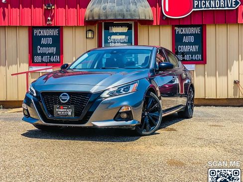 Used 2022 Nissan Altima 2.5 SR w/ Midnight Edition Package FWD image 2