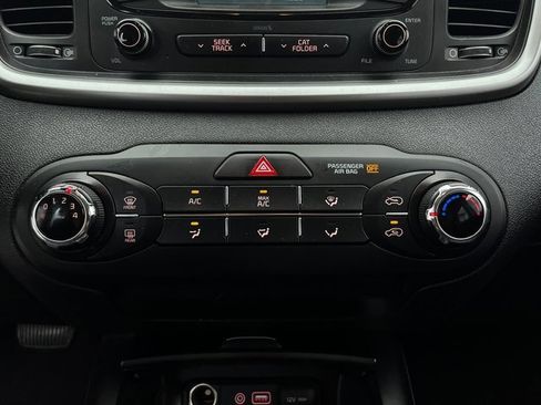 Used 2017 Kia Sorento LX image 18