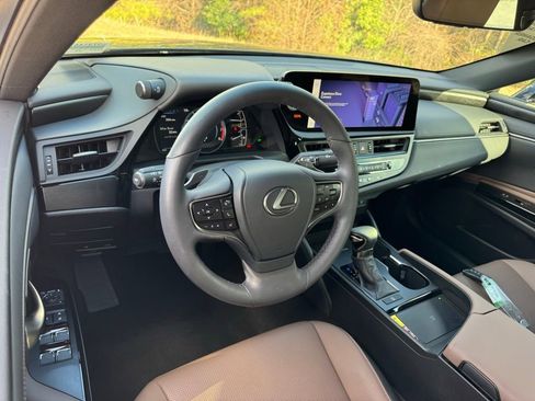 Certified 2023 Lexus ES 350 w/ Premium Package image 3