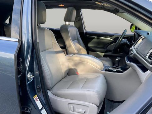 Used 2019 Toyota Highlander Limited Platinum AWD/4WD image 8