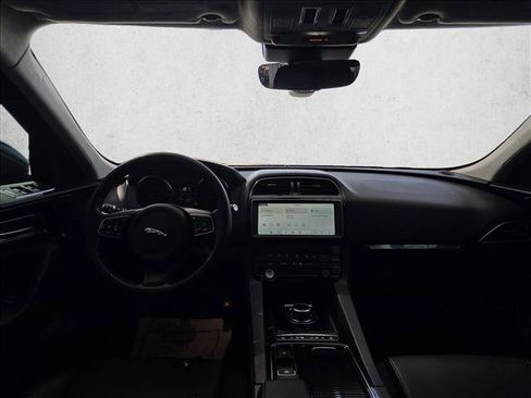 Used 2020 Jaguar F-PACE Premium AWD/4WD image 17