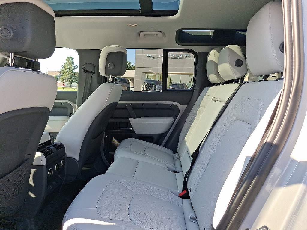 New 2026 Land Rover Defender 110 X-Dynamic SE AWD/4WD image 6