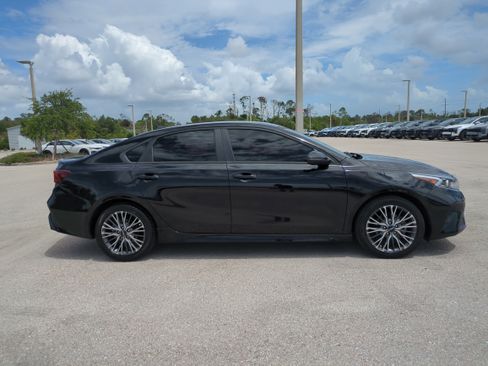 Certified 2022 Kia Forte GT-Line FWD image 3