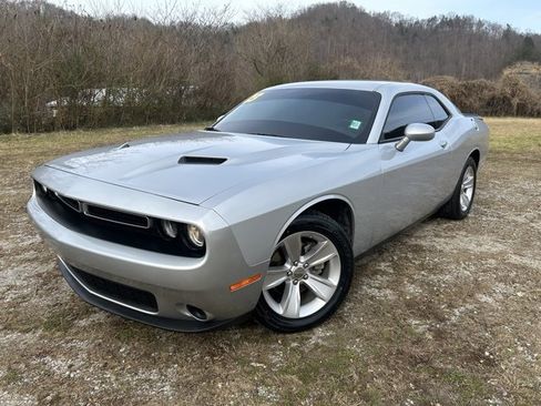 Used 2023 Dodge Challenger SXT image 3