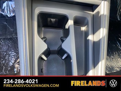 New 2025 Volkswagen Tiguan SE image 38