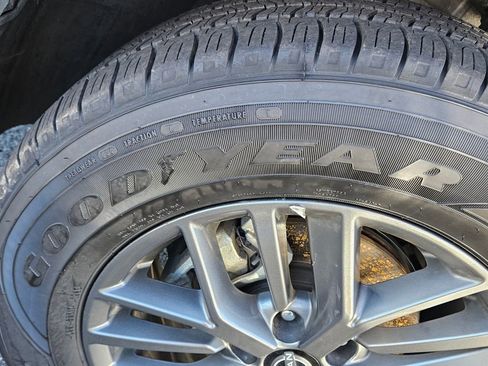 Used 2024 Nissan Rogue S image 9