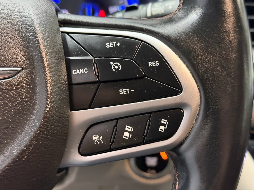 Used 2018 Chrysler Pacifica Touring-L Plus w/ Advanced Safetytec Group FWD image 28