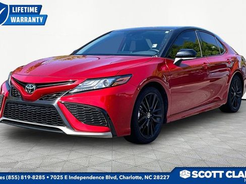 Used 2024 Toyota Camry XSE FWD image 3