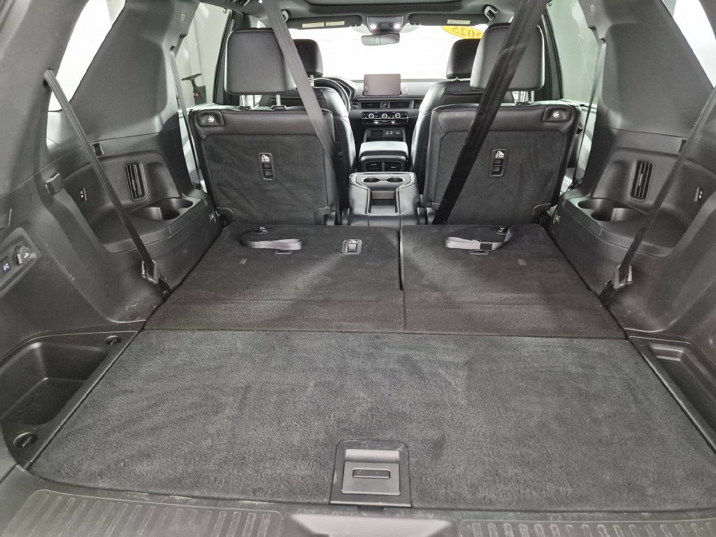 Used 2025 Honda Pilot Black Edition image 27