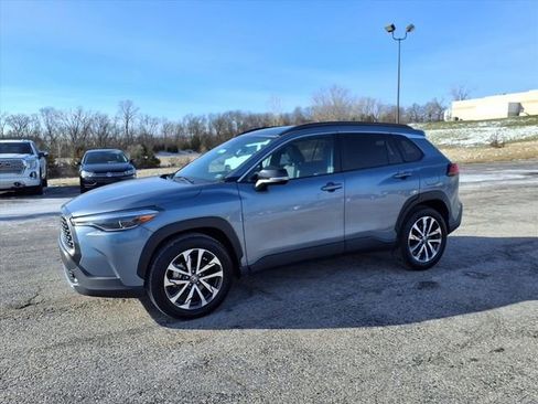 Used 2025 Toyota Corolla Cross XLE image 29