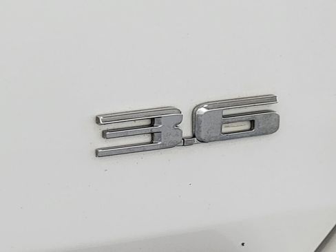 Used 2015 Cadillac SRX Luxury image 11