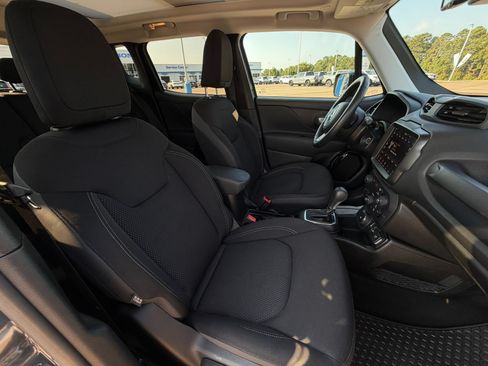 Used 2023 Jeep Renegade Altitude w/ Sun/Sound Group AWD/4WD image 12