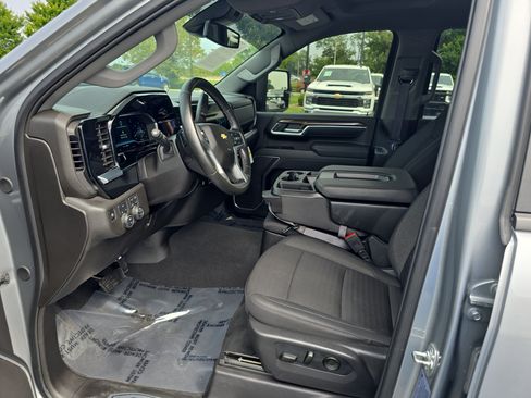 Used 2025 Chevrolet Silverado 3500 LT w/ Safety Package AWD/4WD image 18
