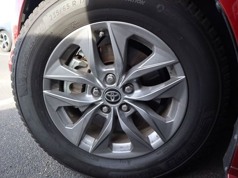 Used 2021 Toyota Sienna XLE image 16