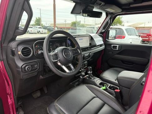 Used 2024 Jeep Wrangler Unlimited Sahara w/ Technology Group AWD/4WD image 10
