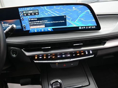 Used 2025 Cadillac XT4 Premium Luxury image 10