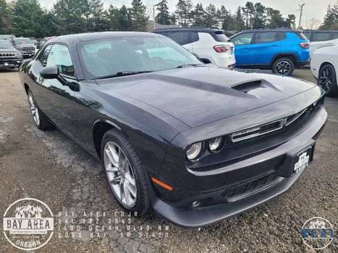 Used 2022 Dodge Challenger GT image 3