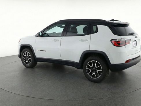 Used 2025 Jeep Compass Trailhawk image 6