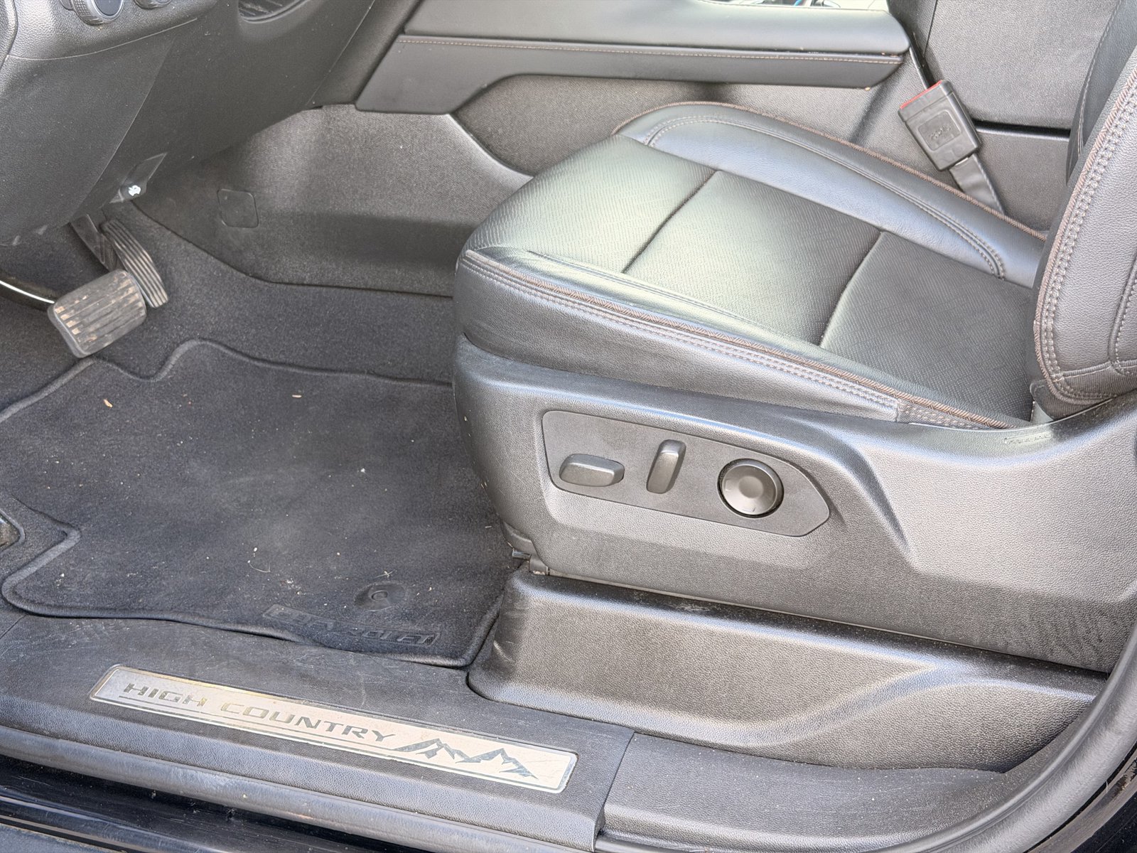 Used 2024 Chevrolet Tahoe High Country w/ Advanced Technology Package AWD/4WD image 15