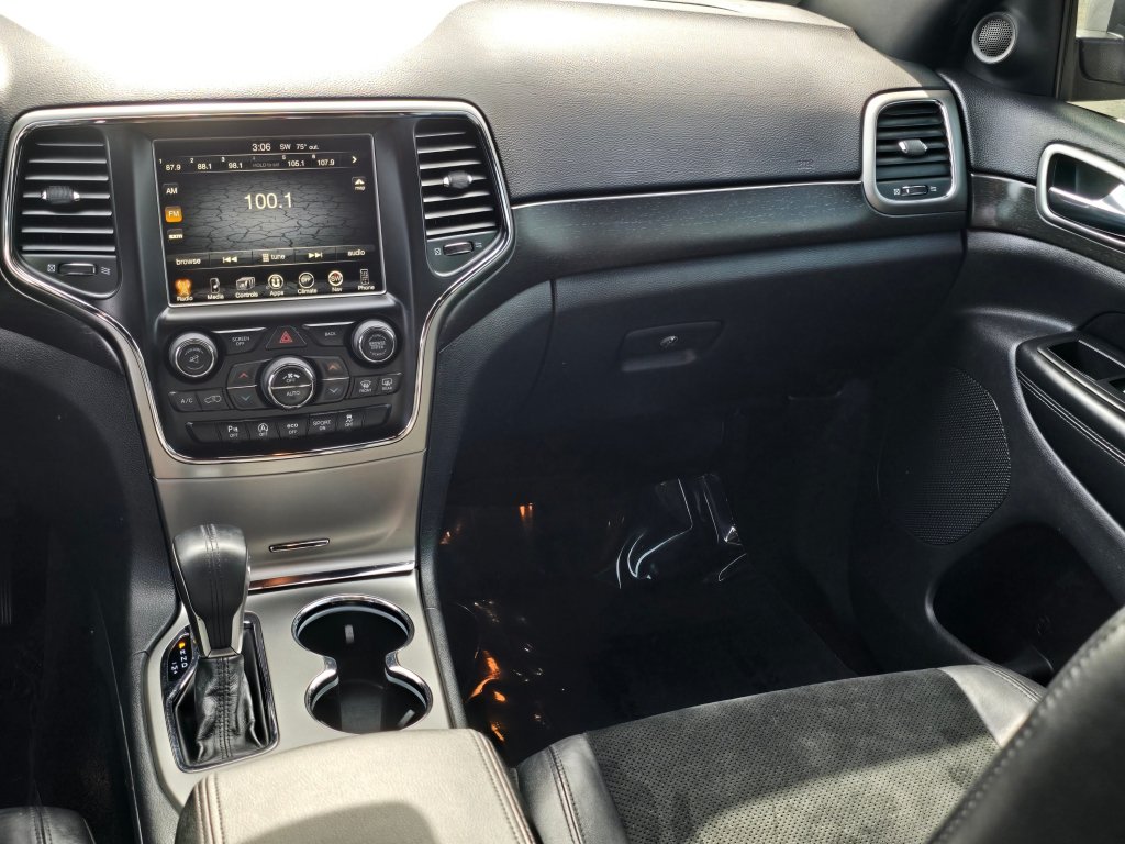 Used 2017 Jeep Grand Cherokee Altitude AWD/4WD image 4