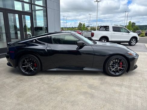 Used 2024 Nissan Z Performance w/ Floor Mat Package RWD image 4