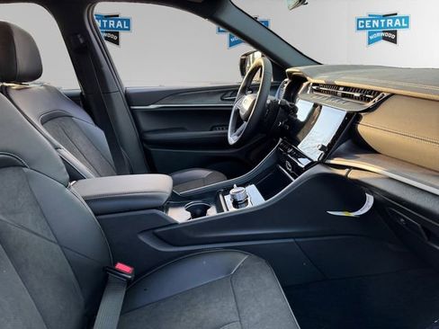 New 2026 Jeep Grand Cherokee Altitude image 15