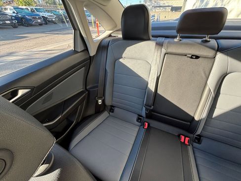 Used 2025 Volkswagen Jetta SE image 39