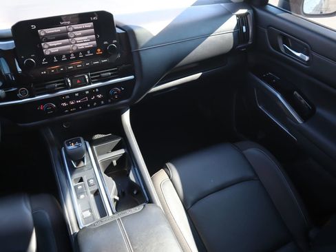 Used 2022 Nissan Pathfinder SL image 12