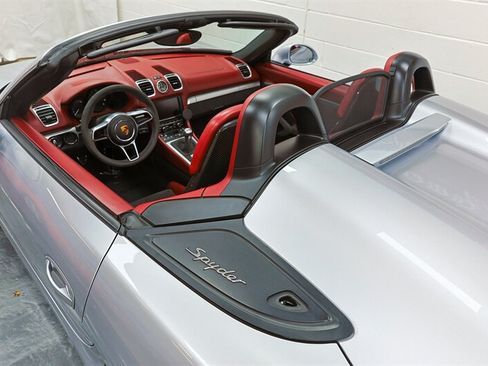 Used 2016 Porsche Boxster Spyder RWD image 11