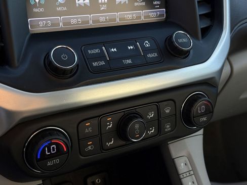 Used 2018 GMC Acadia SLT FWD image 16