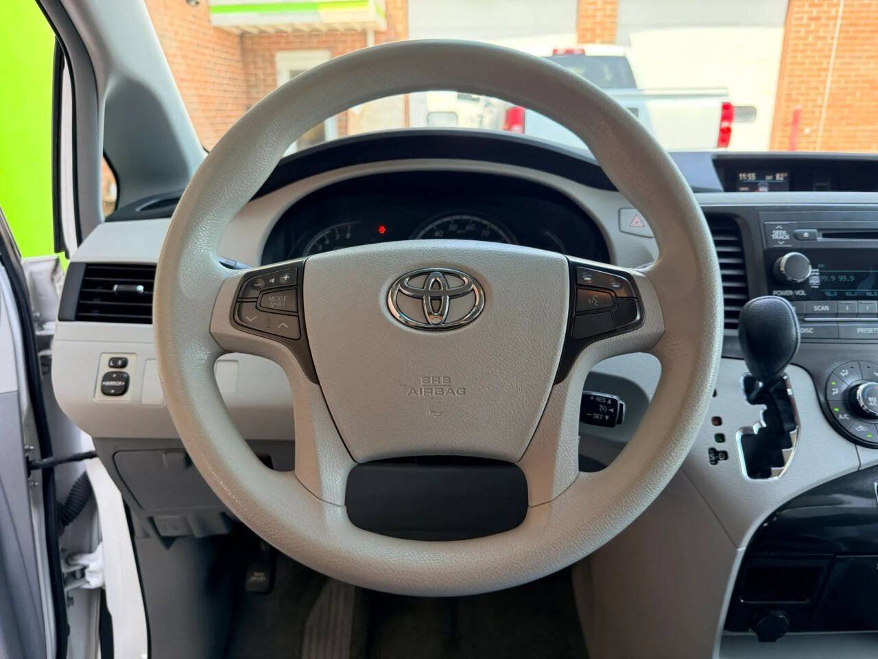 Used 2011 Toyota Sienna LE w/ Towing Pkg FWD image 6