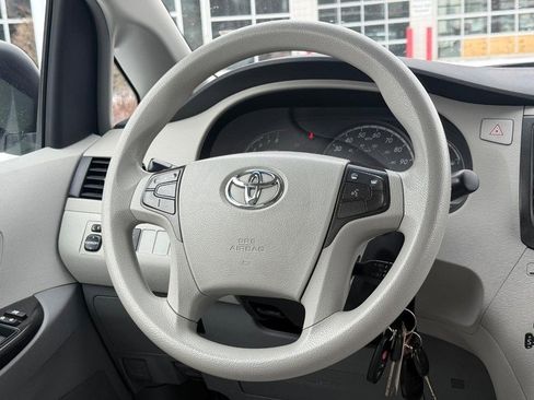 Used 2014 Toyota Sienna LE image 15