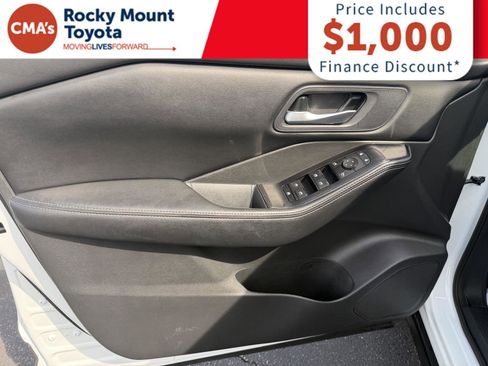 Used 2024 Nissan Rogue SV image 10