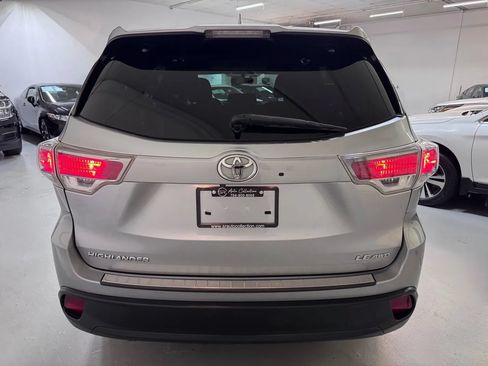 Used 2016 Toyota Highlander LE AWD/4WD image 4