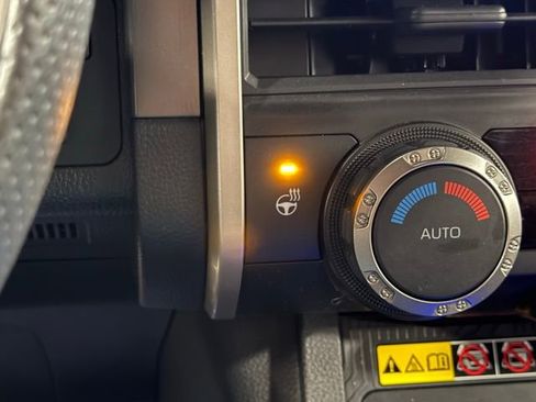 Used 2024 Toyota Tacoma TRD Sport image 31