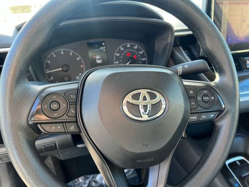 Used 2025 Toyota Corolla LE image 25