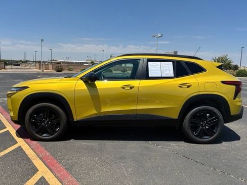 Used 2024 Chevrolet Trax ACTIV w/ Sunroof Package FWD image 3