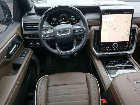 Certified 2025 GMC Yukon Denali Ultimate image 11