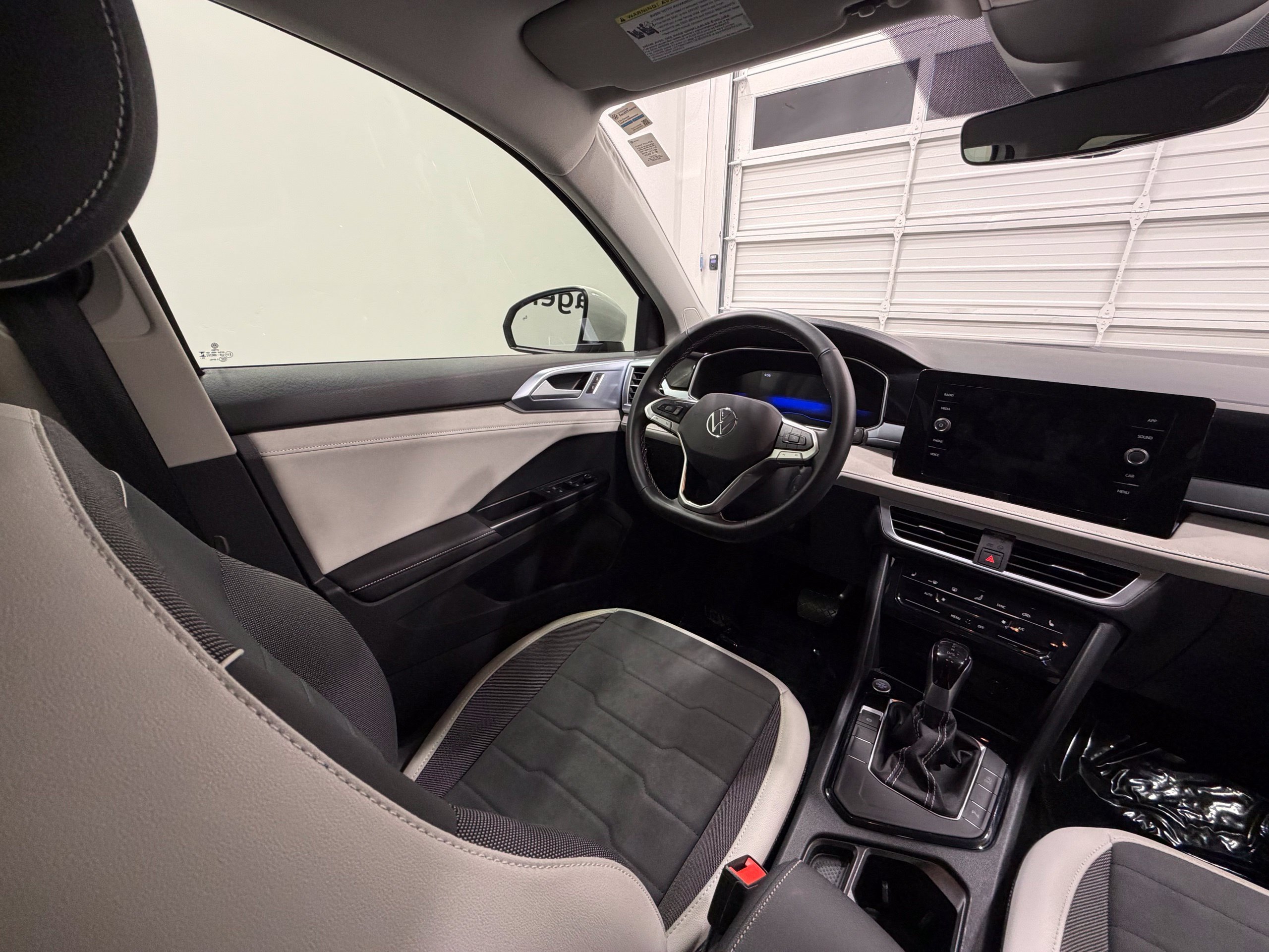 Certified 2025 Volkswagen Taos SE FWD image 29